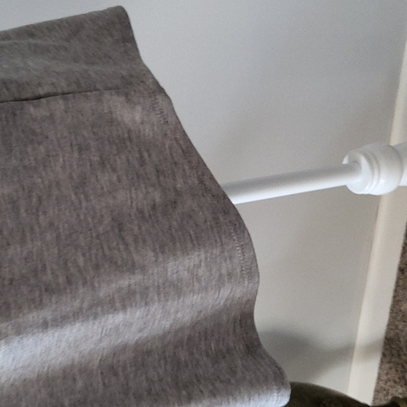 LuLaRoe Randy gray raglan tee with black floral 3/4 length sleeves NWT - Picture 6 of 8